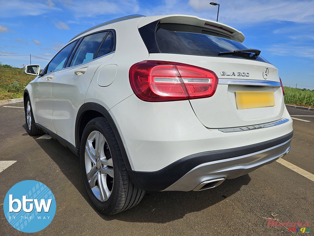 2015' Mercedes-Benz GLA 200 SPORT photo #3