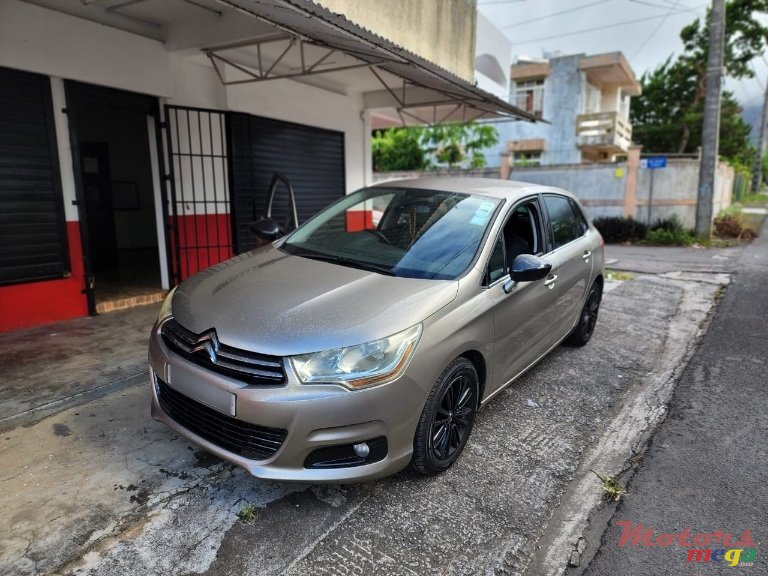 2011' Citroen C4 photo #2