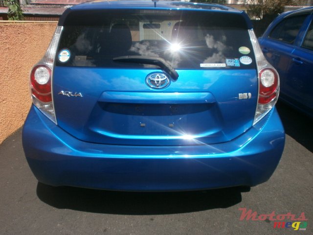 2013' Toyota Prius Plug-in AQUA photo #2