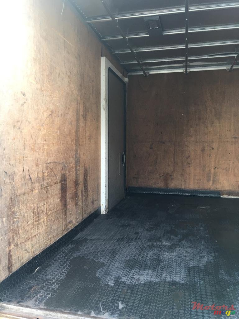 2010' Nissan photo #2