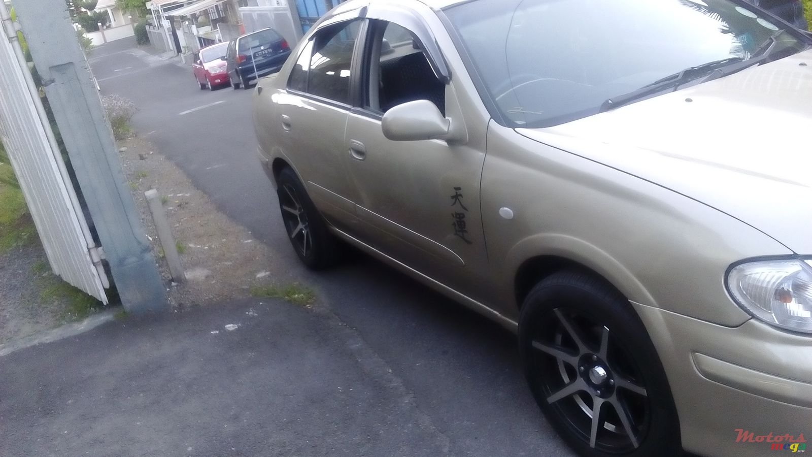 2001' Nissan Sunny photo #2