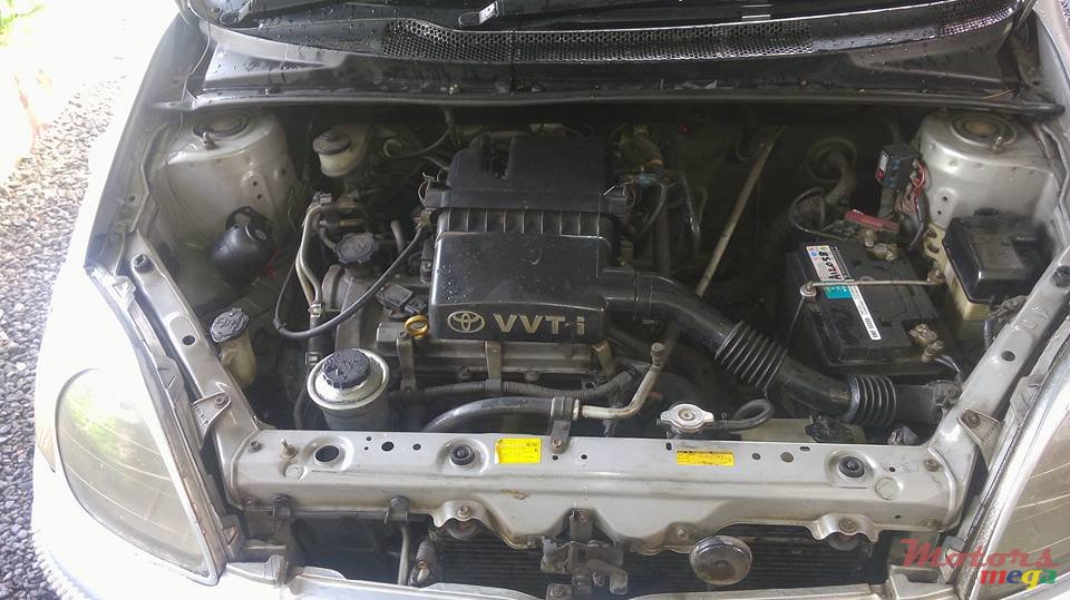 2000' Toyota Vitz photo #5