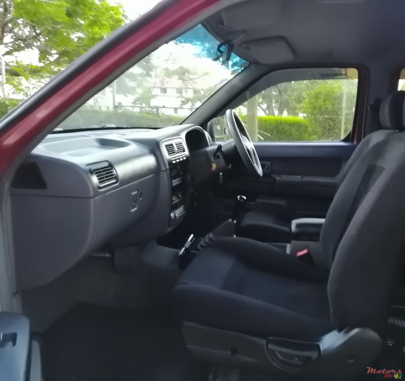 2002' Nissan Hardbody photo #2