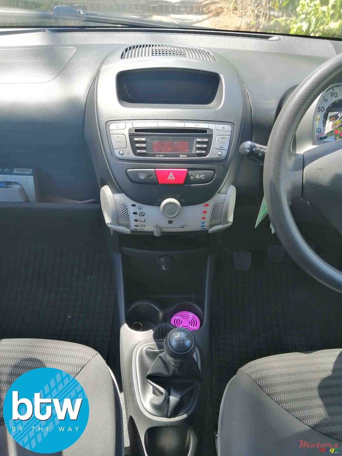 2014' Peugeot 107 photo #4