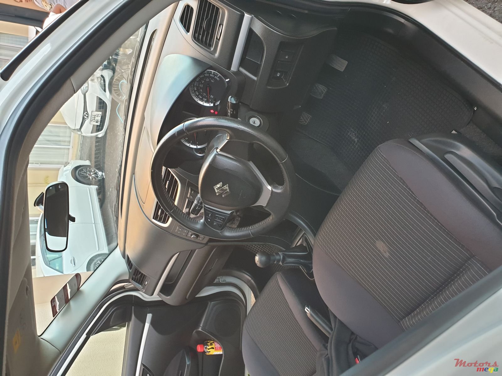 2016' Suzuki Swift HATCHBACK photo #3