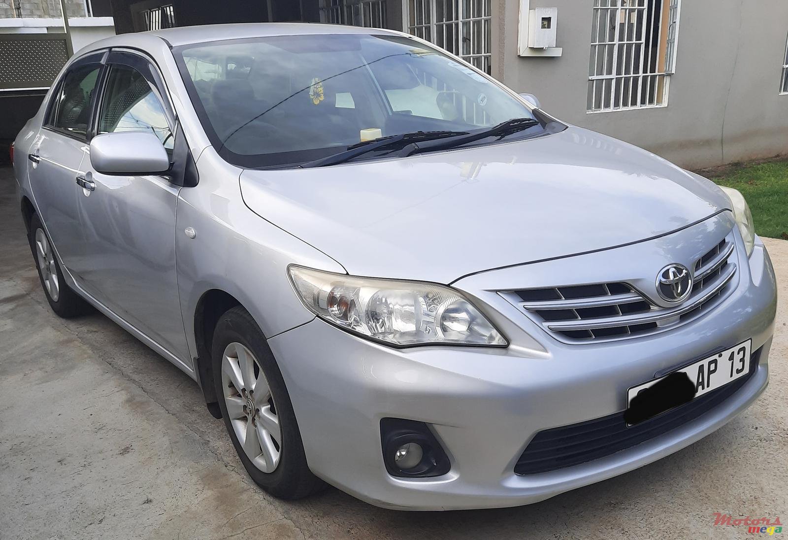 2013' Toyota Corolla photo #2