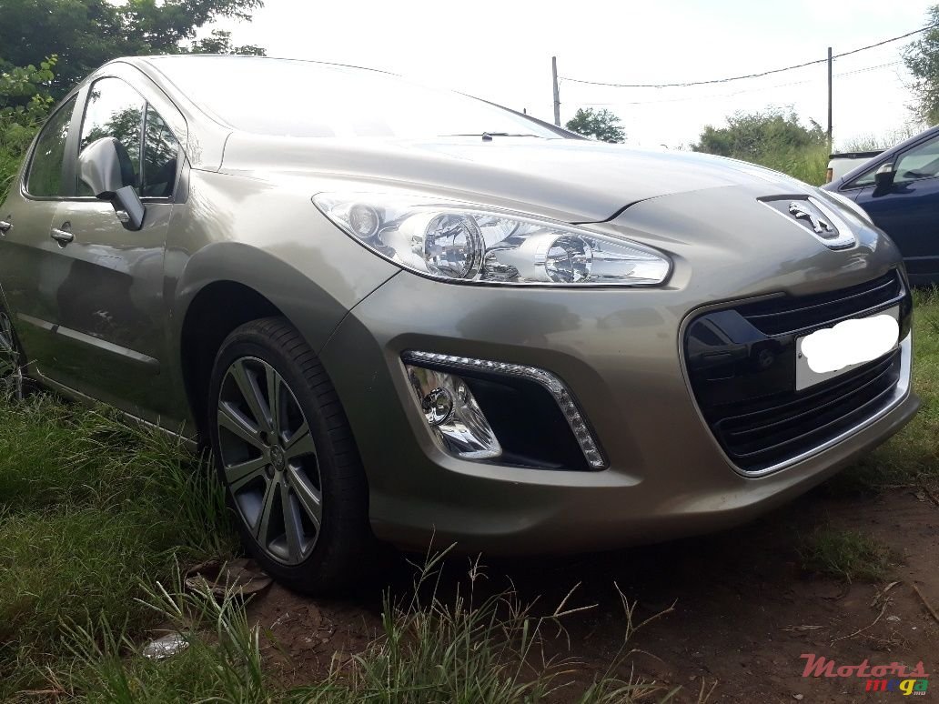 2011' Peugeot 308 Automatic & Panoramic! photo #2