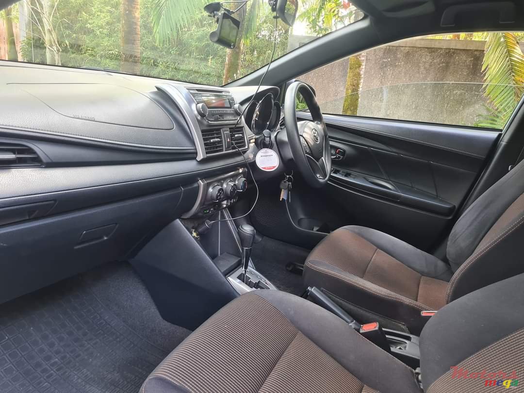 2017' Toyota Yaris photo #6