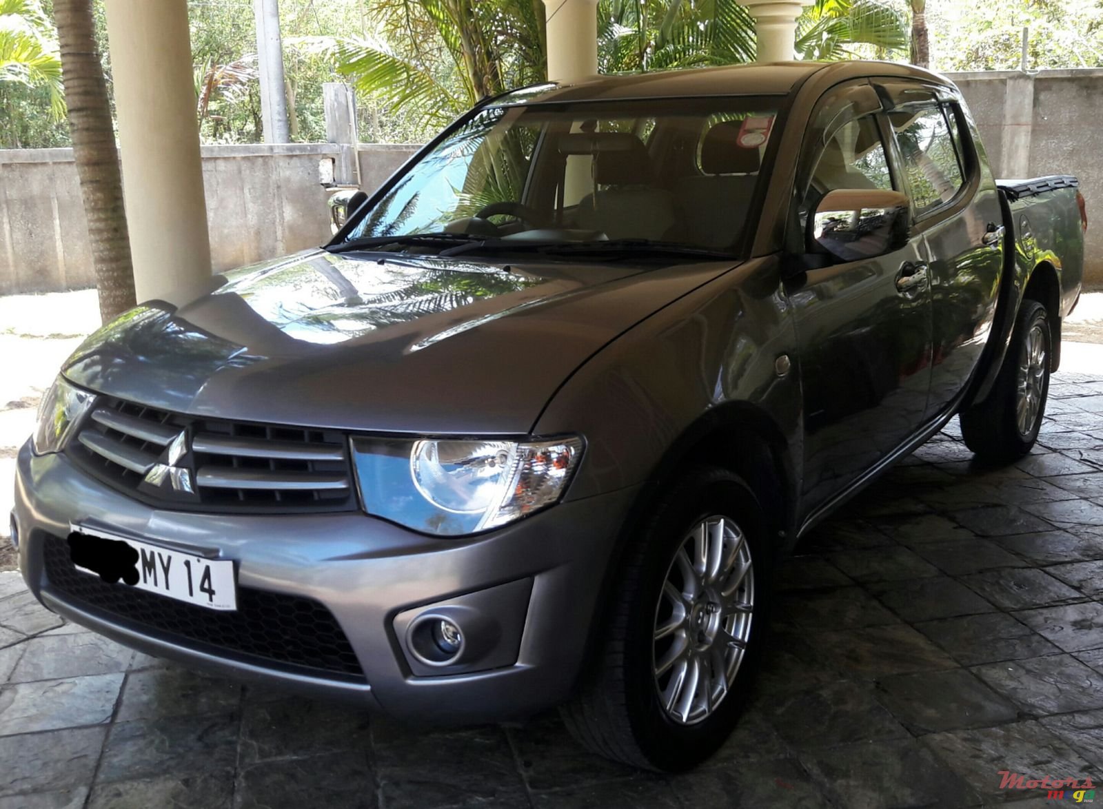2014' Mitsubishi photo #4