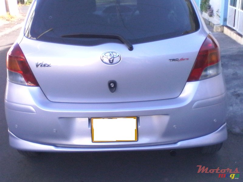 2009' Toyota Vitz photo #4