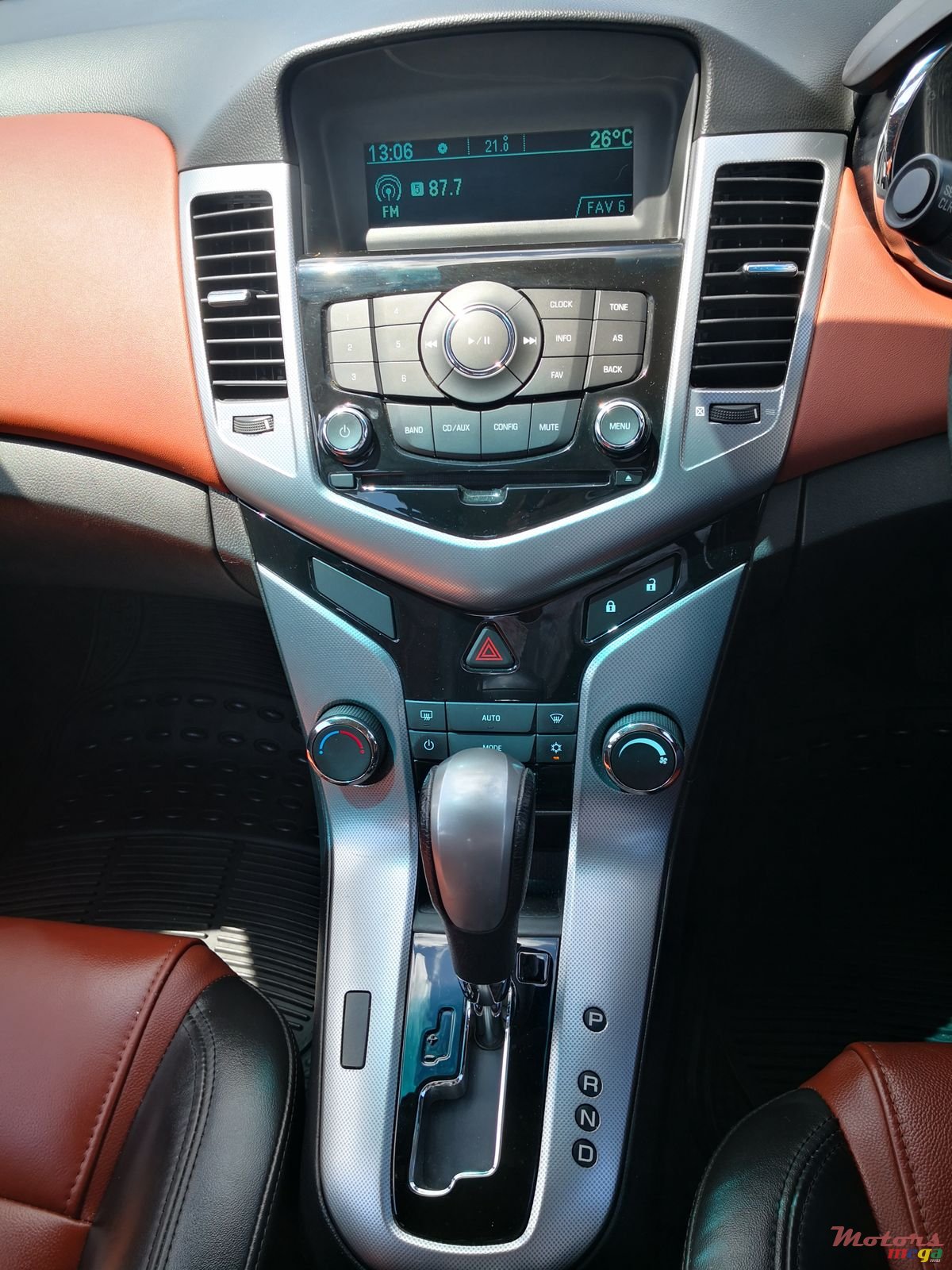 2011' Chevrolet Cruze photo #6