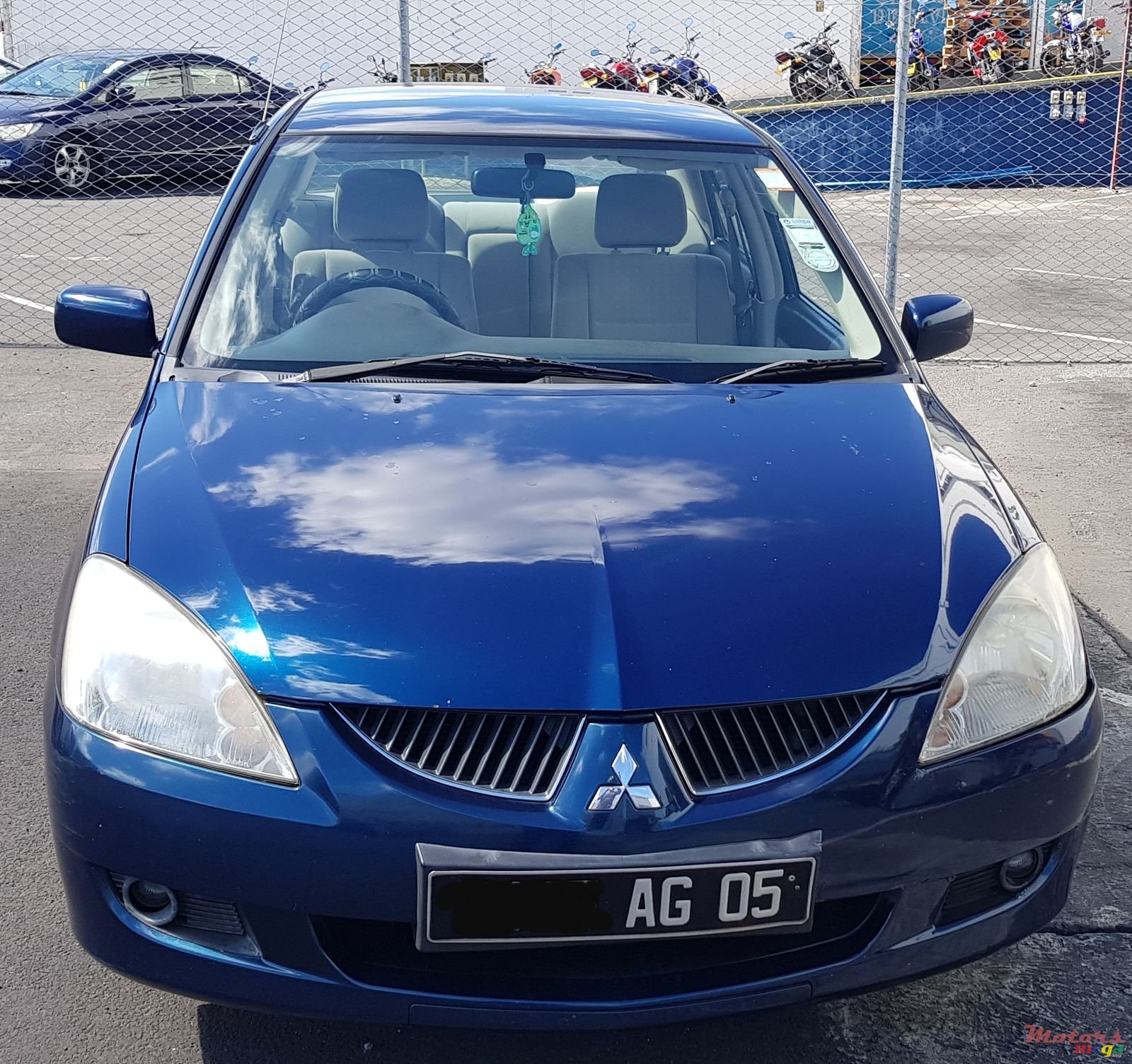 2005' Mitsubishi Lancer photo #2