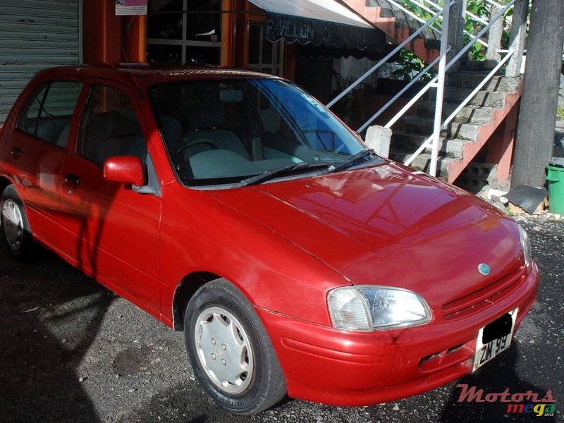 1999' Toyota Starlet photo #2