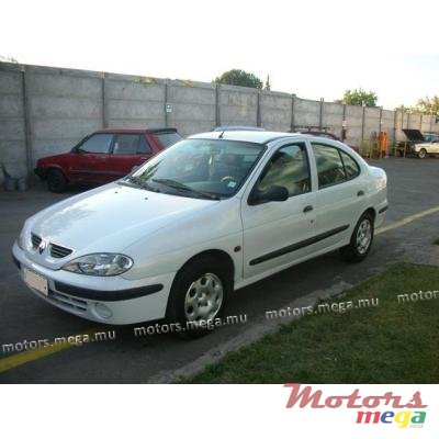 2001' Renault photo #2