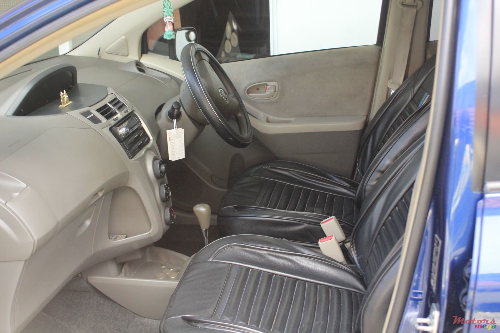 2009' Toyota Vitz photo #5