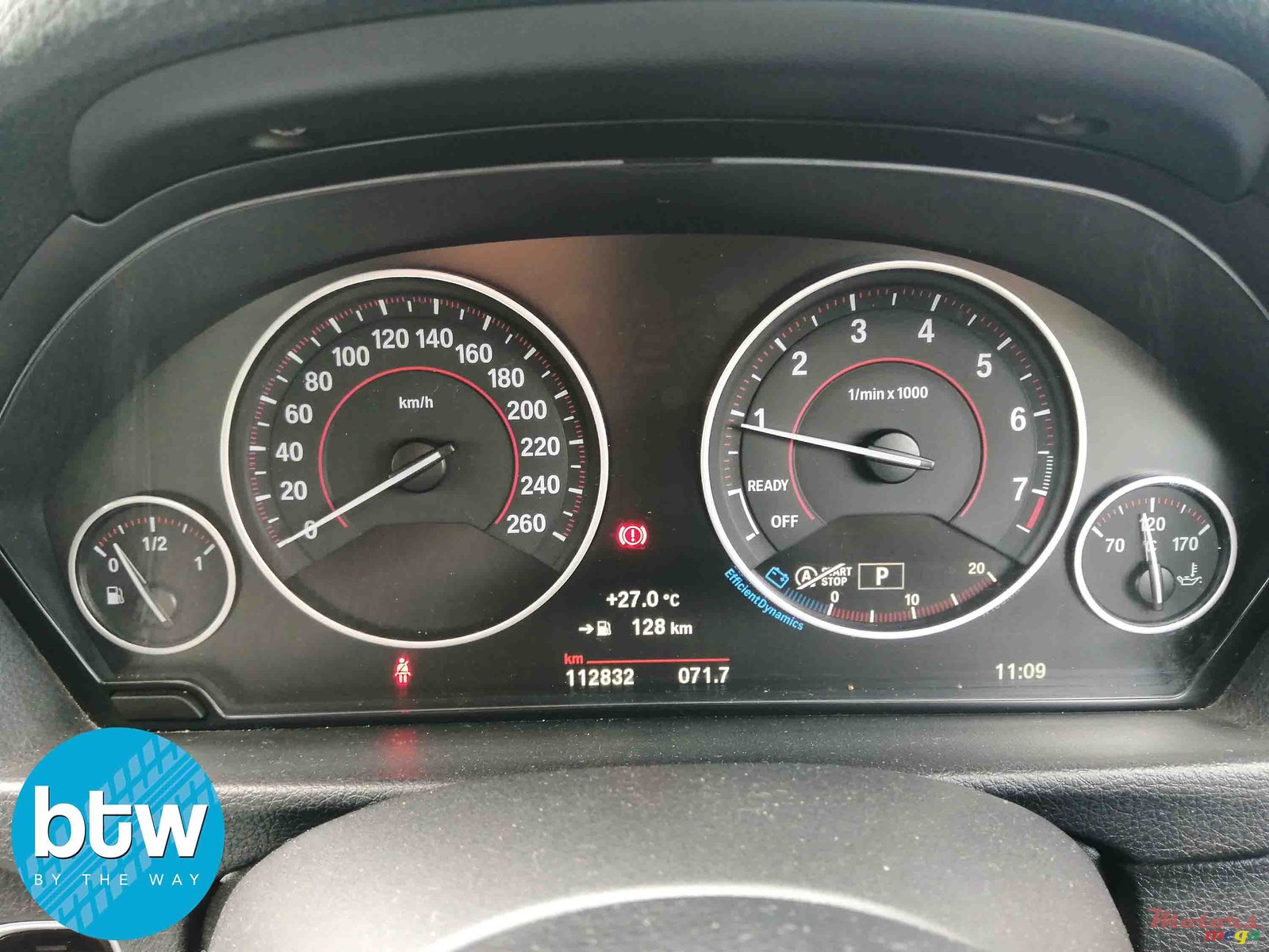 2017' BMW 318 photo #7