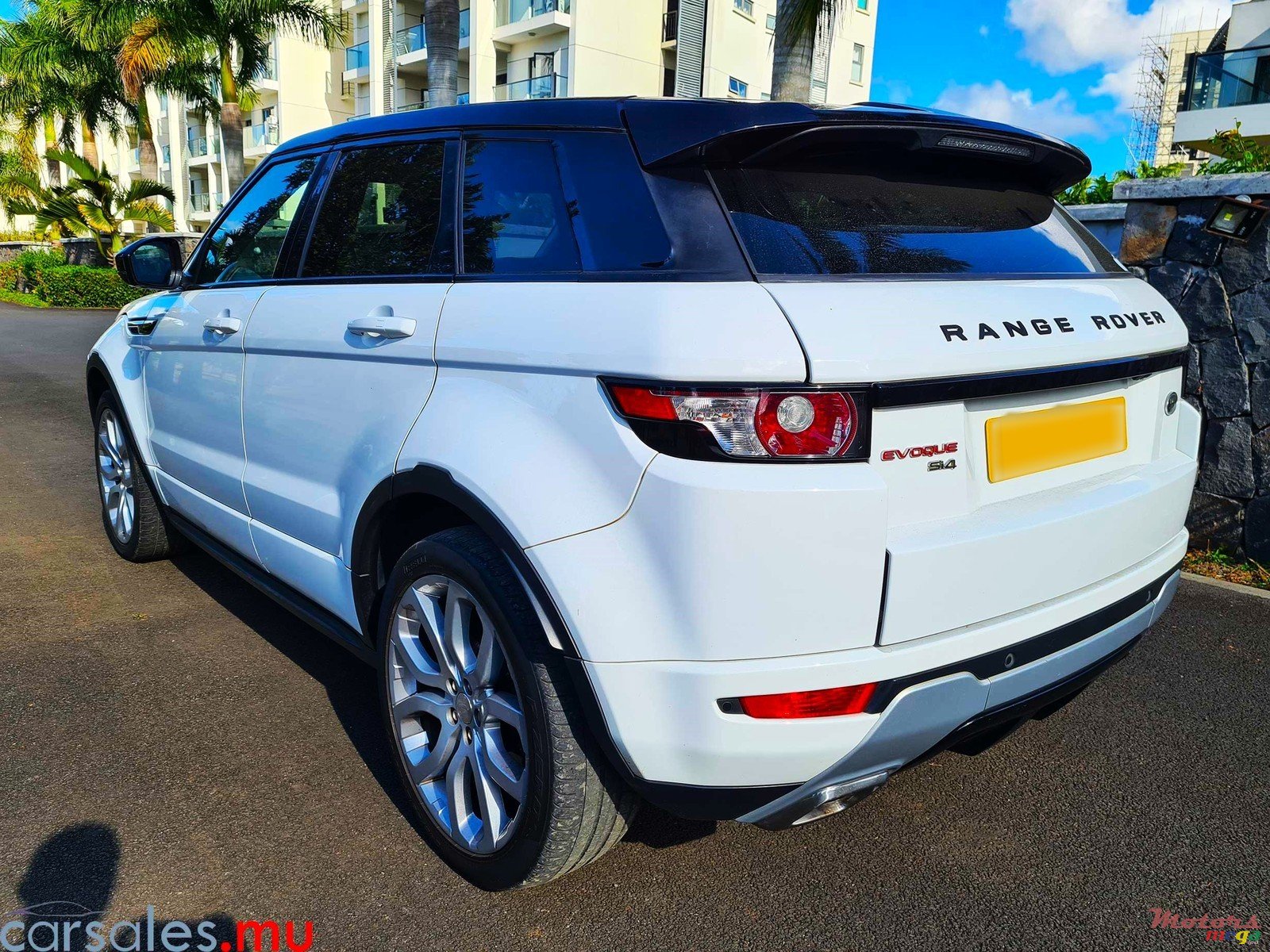 2014' Land Rover Range Rover Evoque 2.0 si4 photo #2