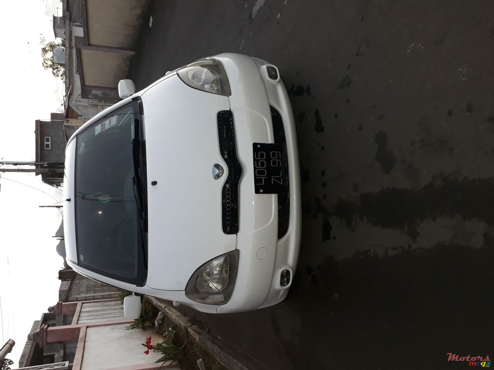 1999' Toyota Vitz photo #1