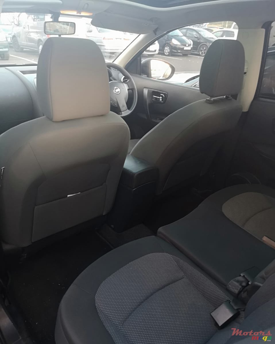 2010' Nissan Qashqai+2 photo #7