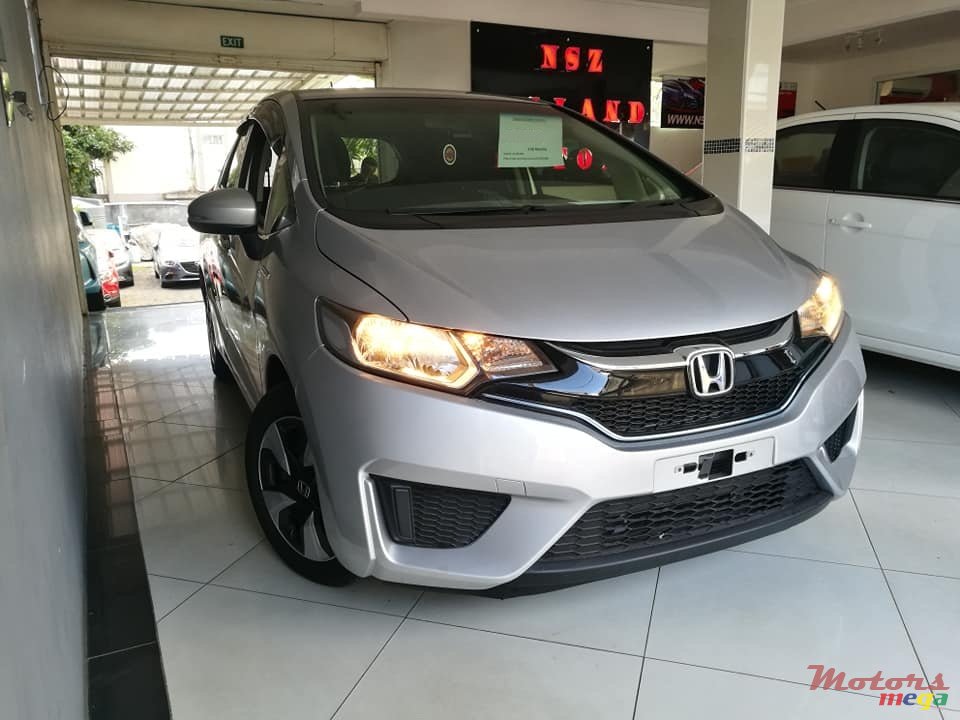 2016' Honda Jazz F package photo #1