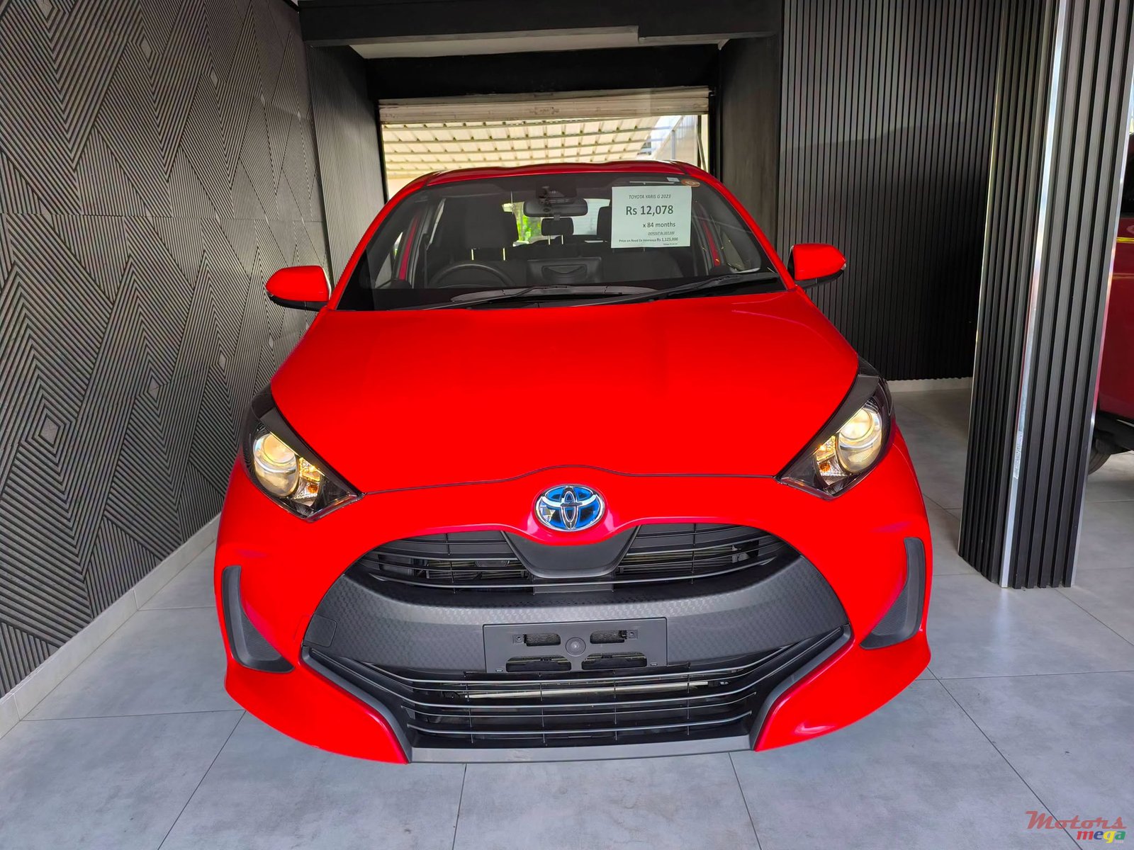 2023' Toyota Yaris photo #2
