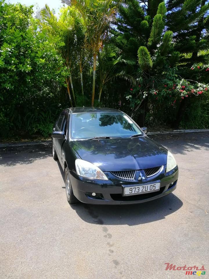 2005' Mitsubishi Lancer photo #2