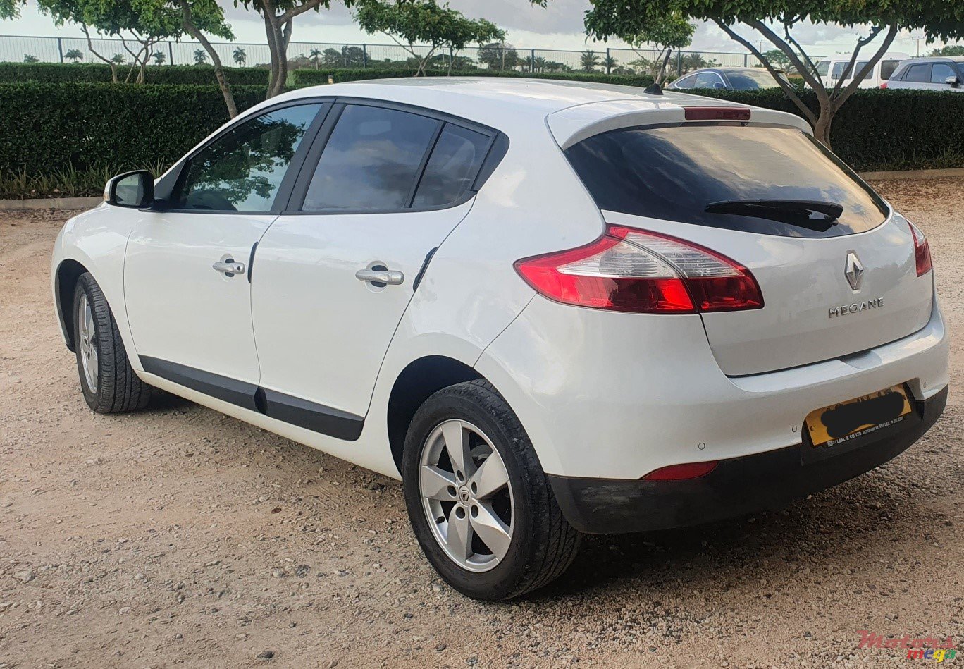 2012' Renault Megane photo #3