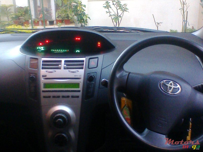 2008' Toyota Yaris VVTI photo #4