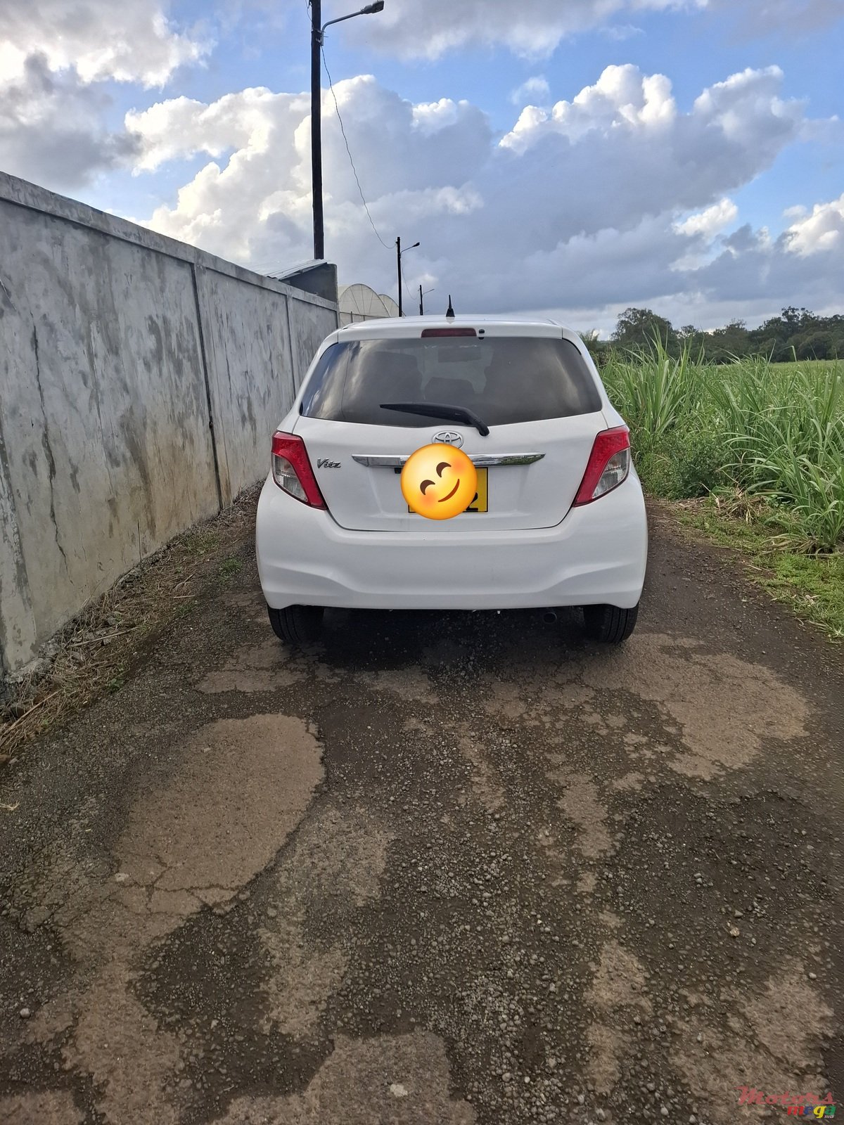 2012' Toyota Vitz photo #2