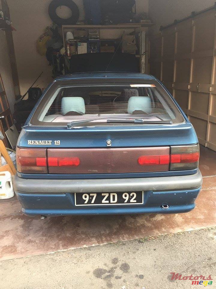 1992' Renault 19 photo #1