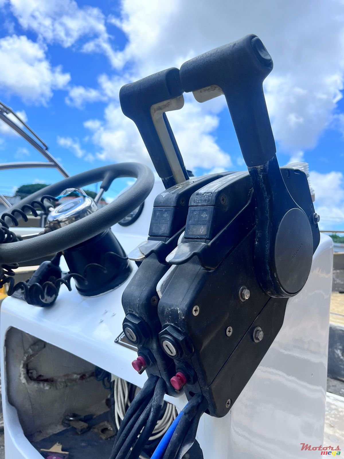 2012' Laguna photo #4