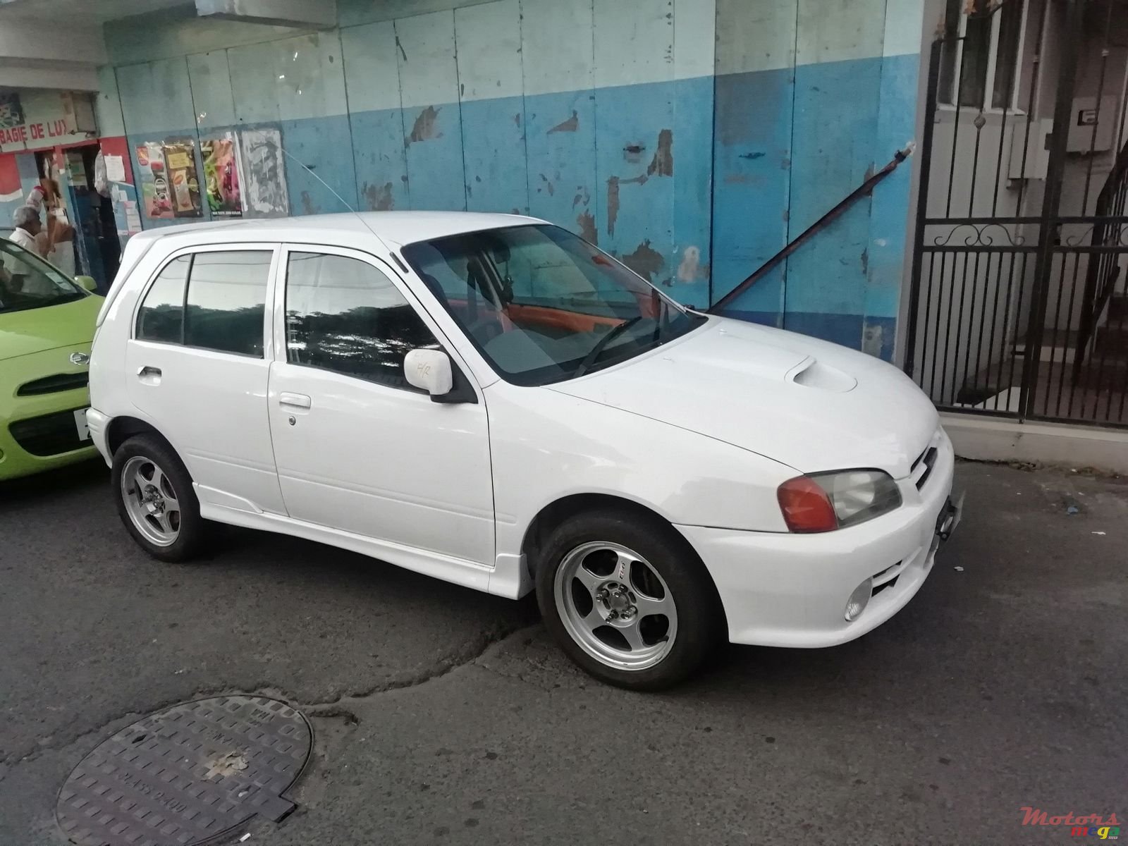 1999' Toyota Starlet Glanza photo #1