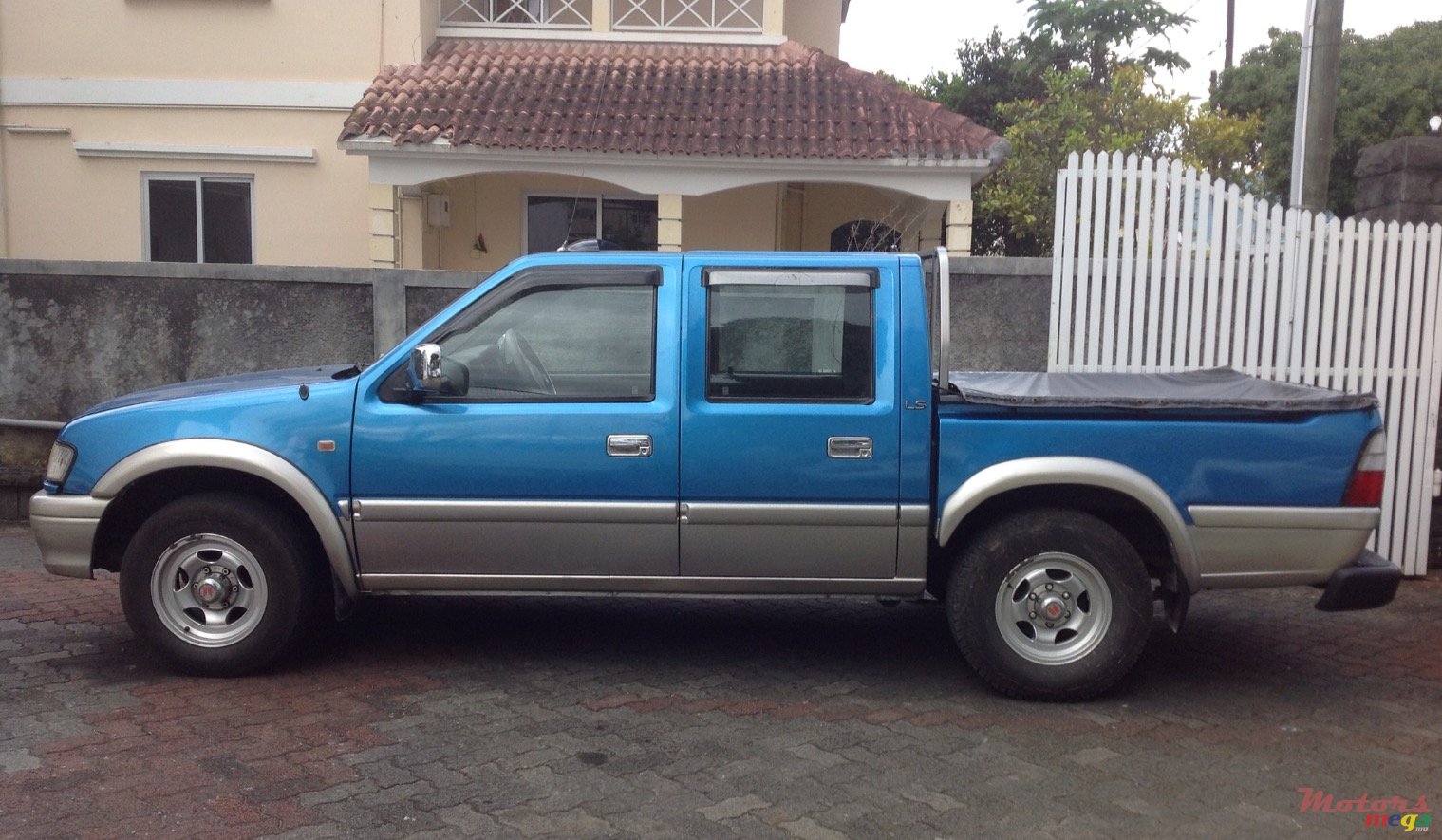 2001' Isuzu photo #3