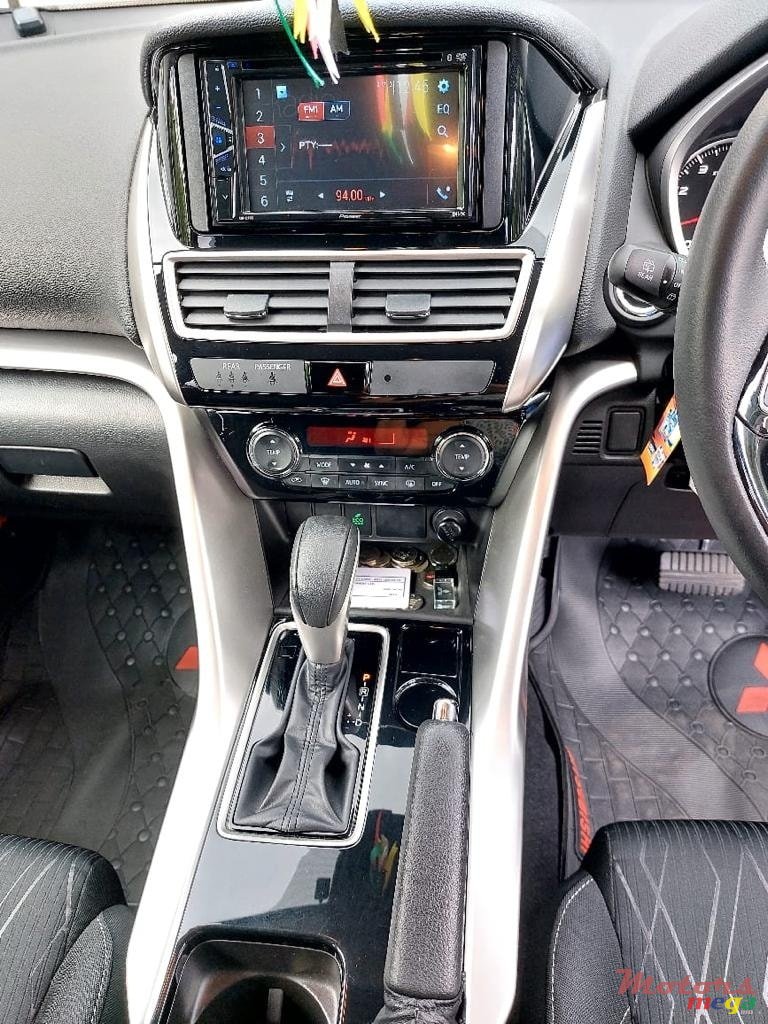 2021' Mitsubishi Eclipse cross photo #3