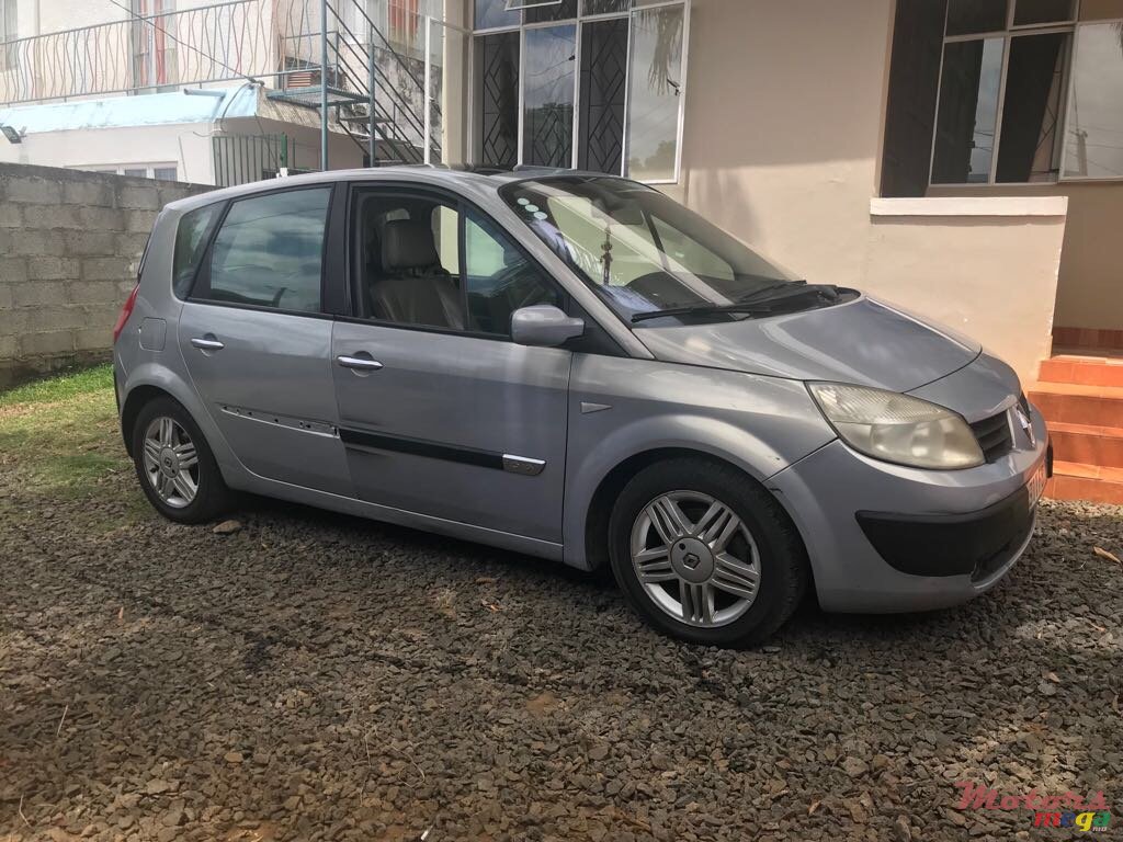 2005' Renault Scenic photo #1