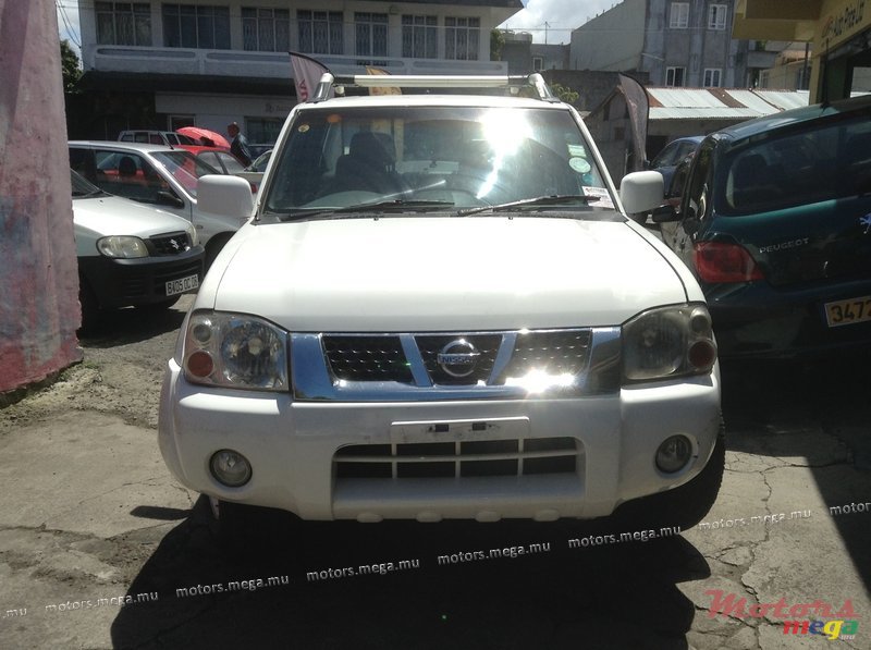 2003' Nissan Hardbody photo #2