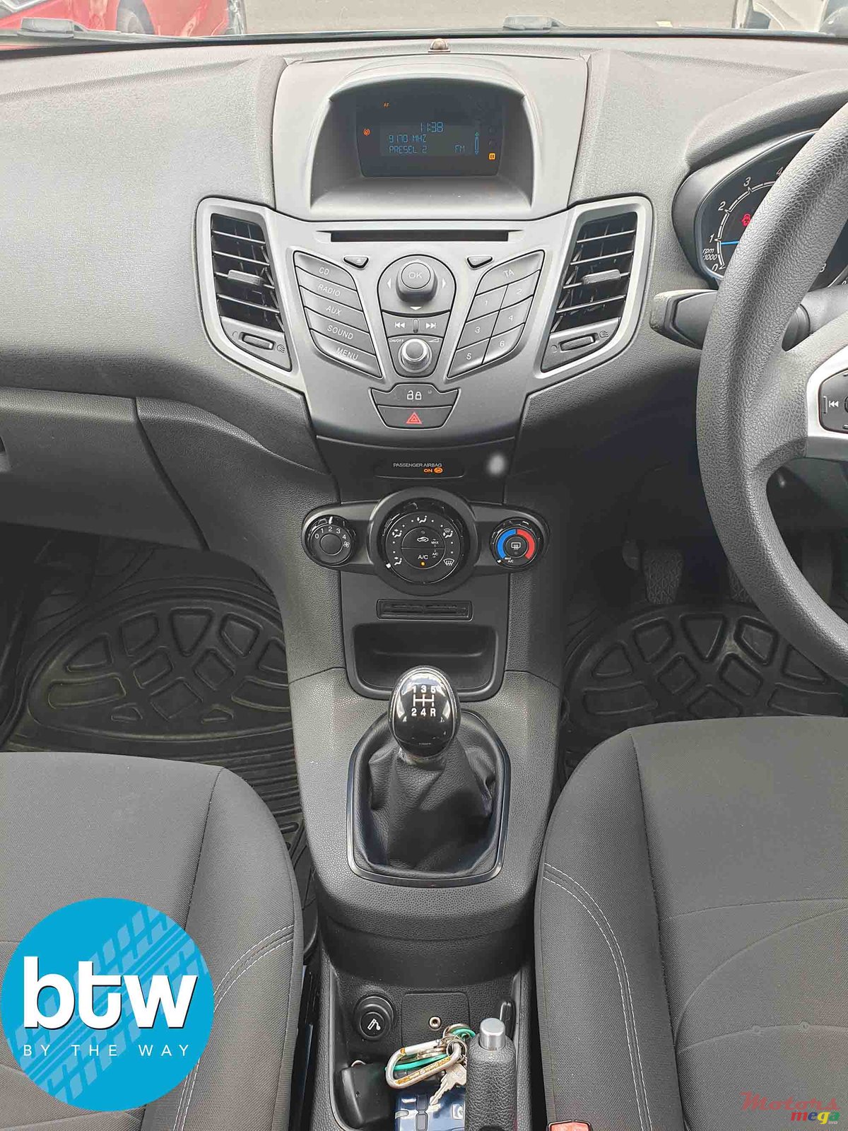 2013' Ford Fiesta photo #5