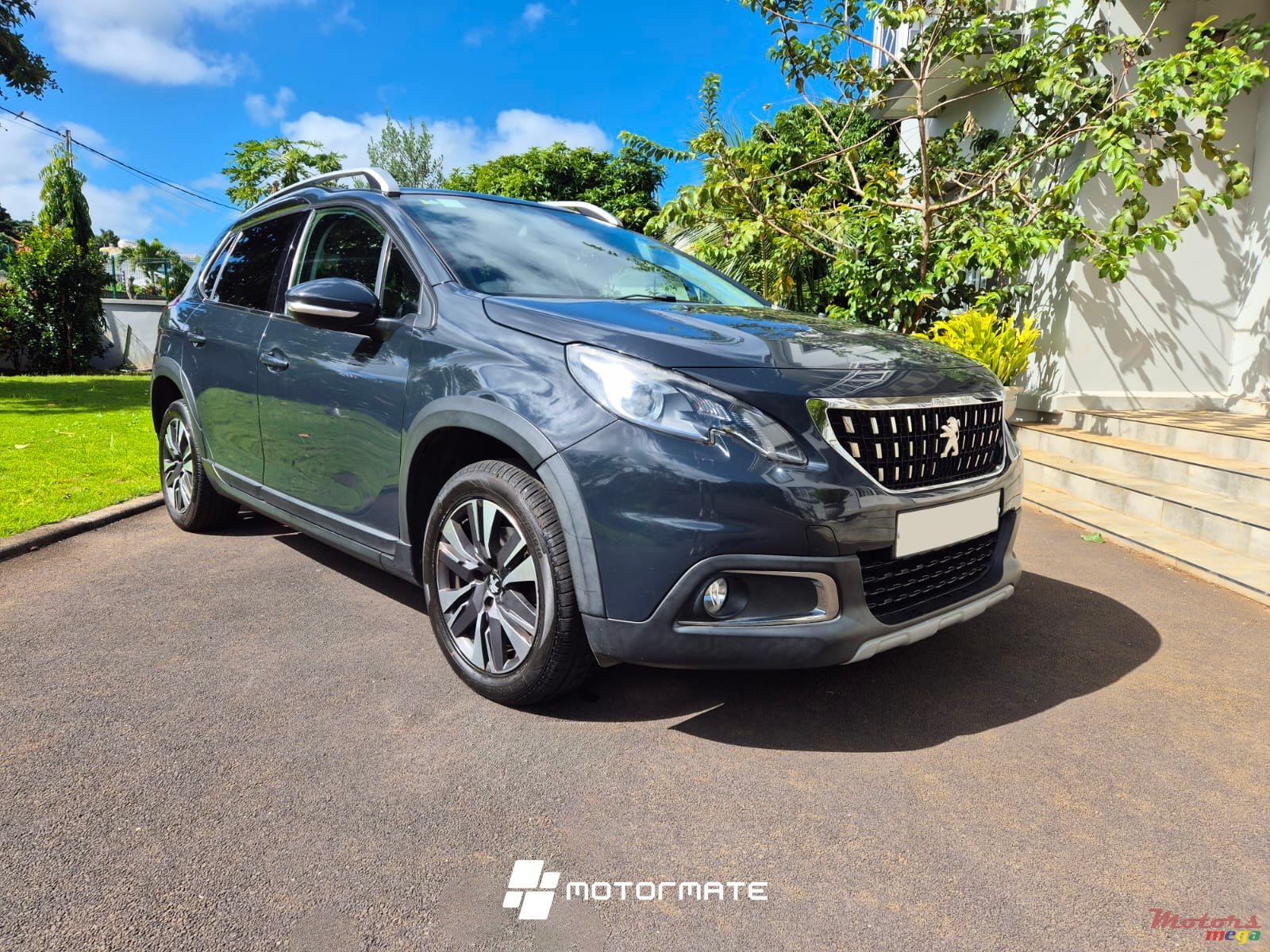 2019' Peugeot 2008 ALLURE photo #1