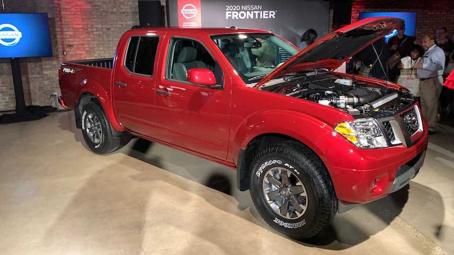 2020 Nissan Frontier Gets New Engine, Same Looks