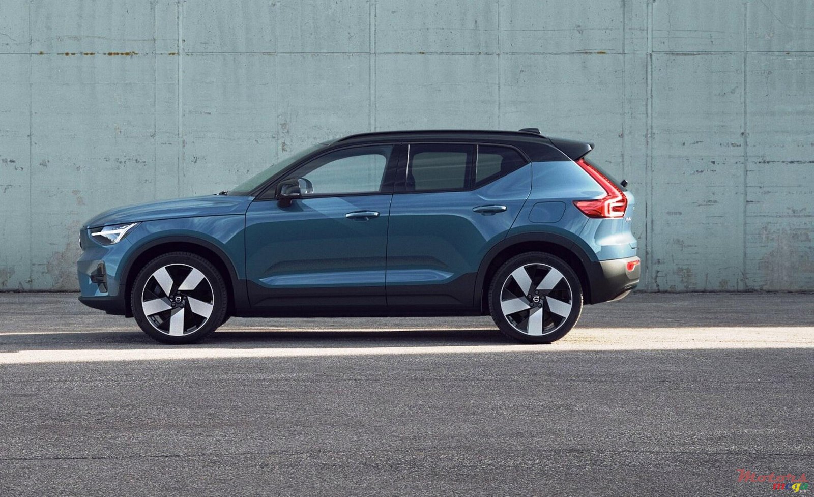 2023' Volvo XC40 Recharge Twin photo #1