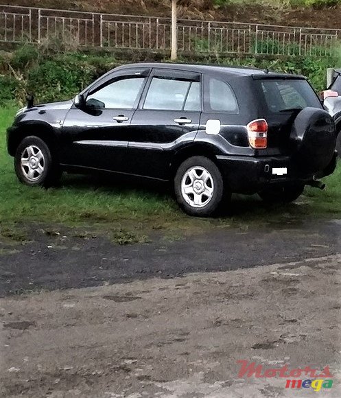 2001' Toyota RAV4 photo #1