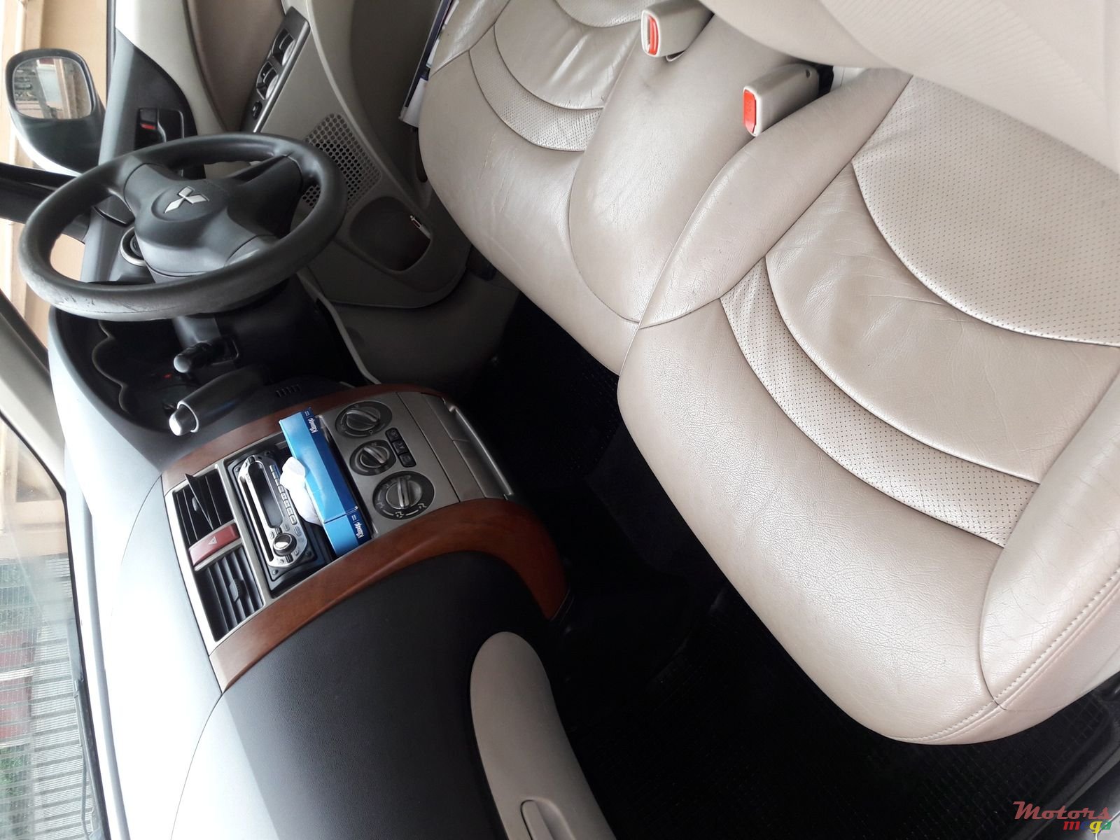 2005' Mitsubishi Colt photo #3