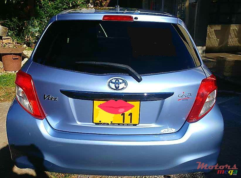 2011' Toyota Vitz photo #2