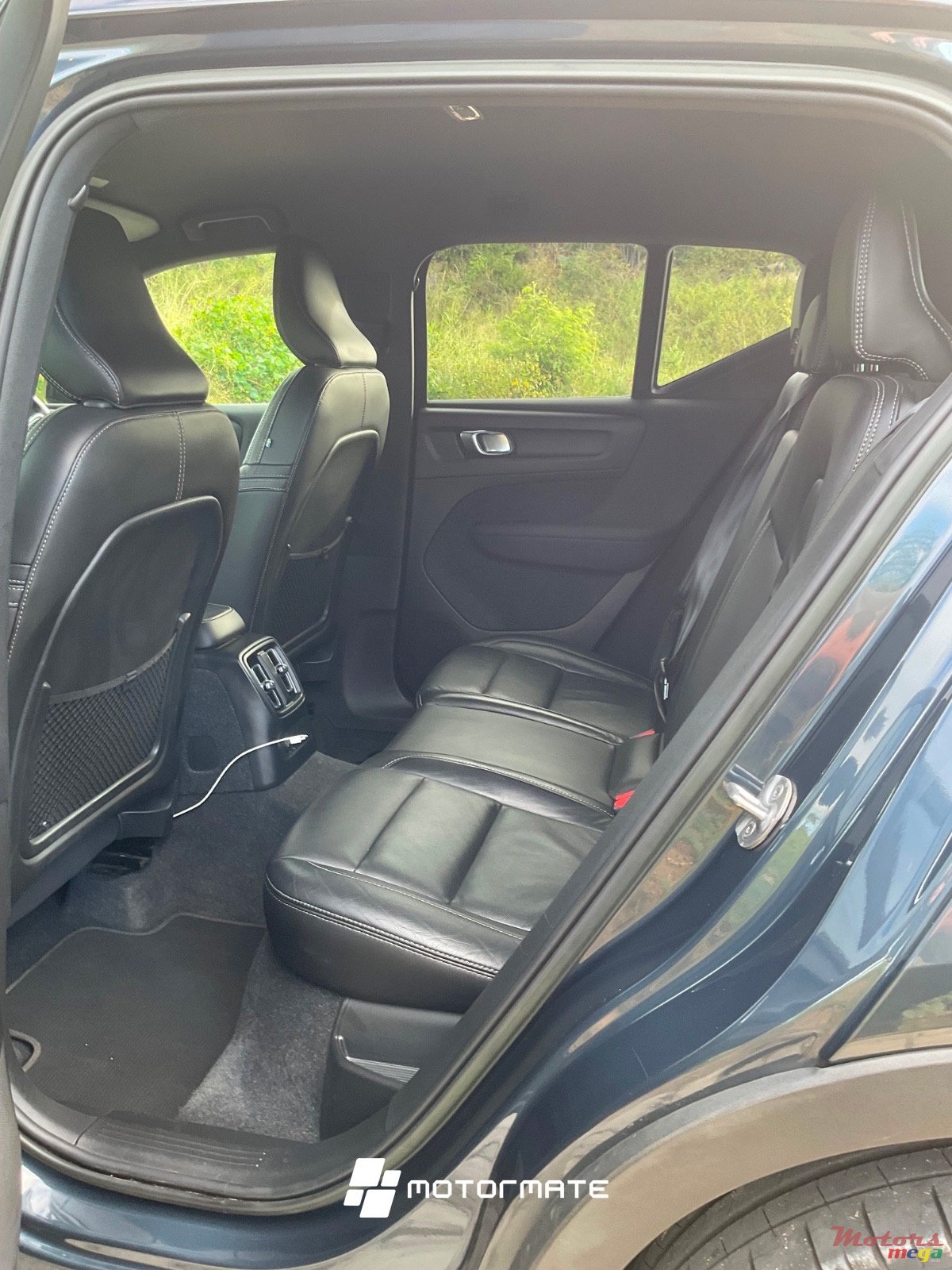 2022' Volvo XC40 RECHARGE photo #4