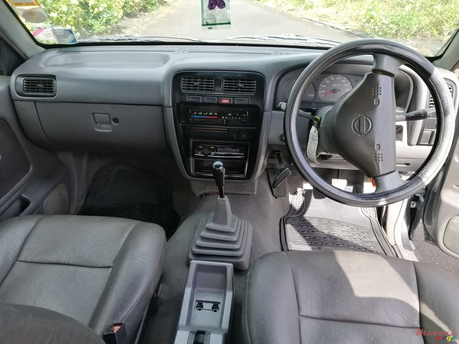 2005' Nissan Pickup Hardbody 4x2 photo #4