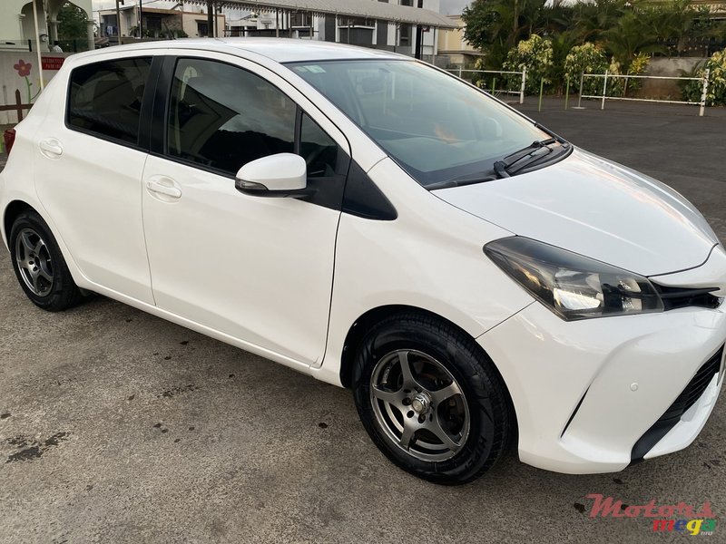 2014' Toyota Vitz 990cc photo #2