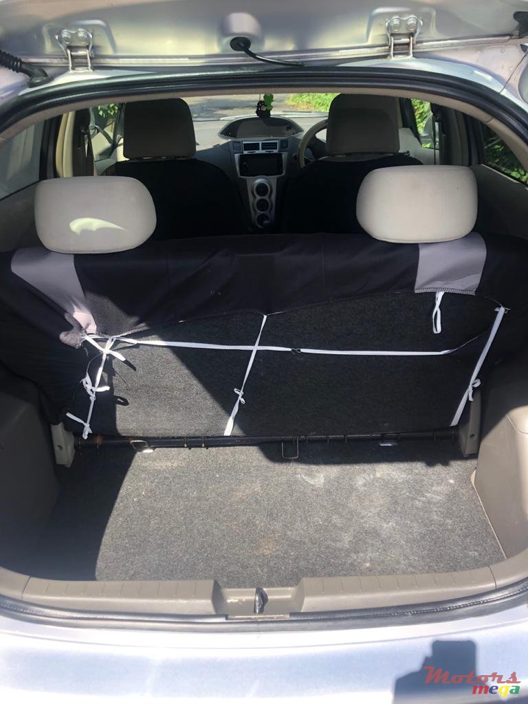 2008' Toyota Vitz photo #7