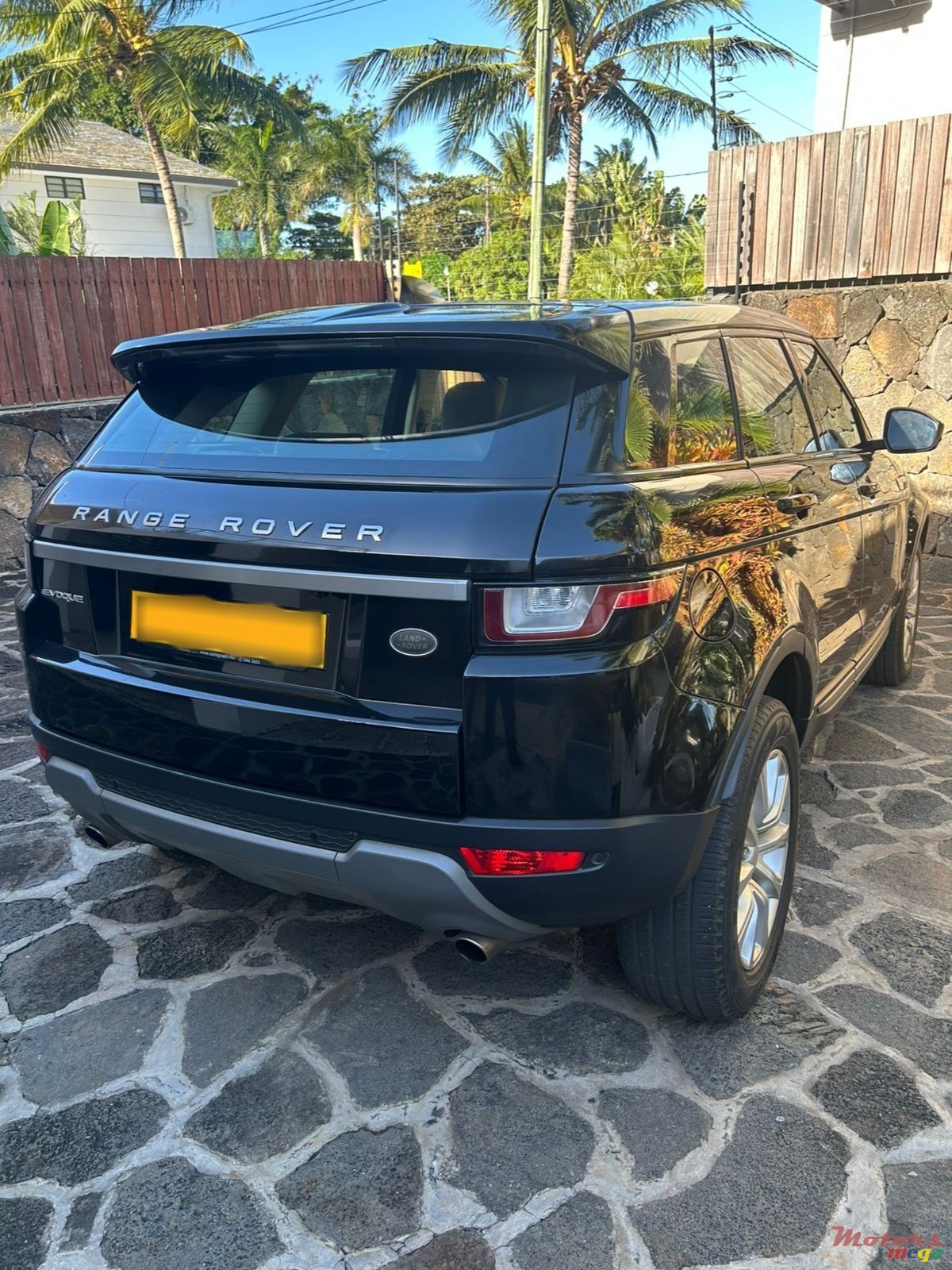 2018' Land Rover Range Rover Evoque photo #4