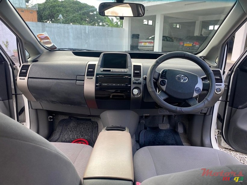 2012' Toyota Prius 1.5L JAPAN photo #3