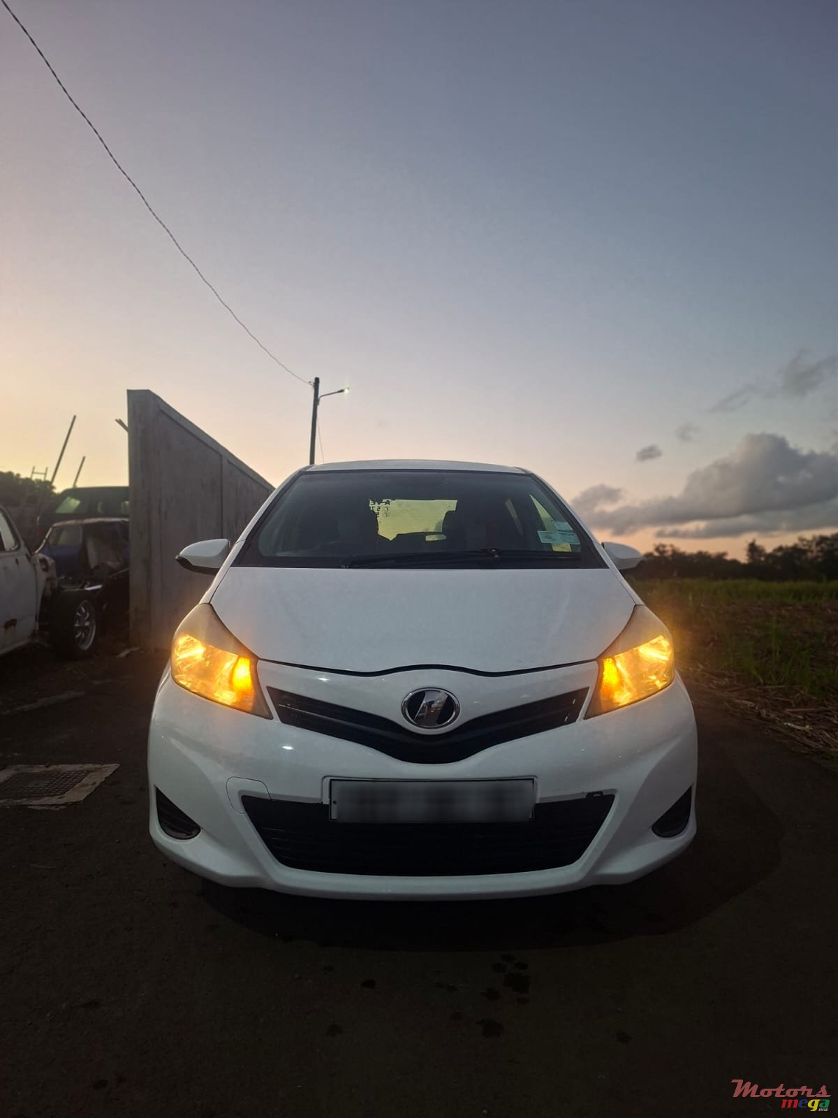 2012' Toyota Vitz photo #2